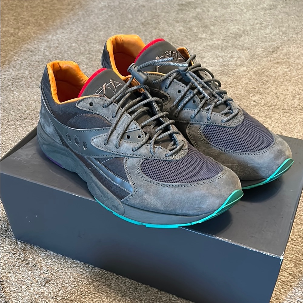 Men’s size 11 Saucony x Raised by wolves Aya